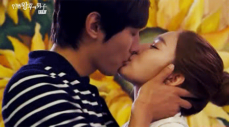 10 nụ hôn nóng bỏng nhất thập kỷ ở phim Hàn: Park Seo Joon vừa hôn đắm đuối vừa lăn giường thì ai mà bì lại? - Ảnh 3.