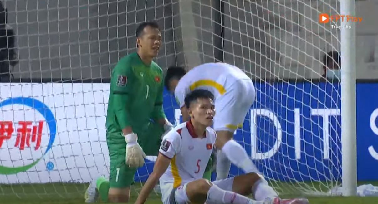 Netizen Việt bình loạn sau trận thua trước ĐT Trung Quốc: Người an ủi động viên, người chỉ trích từ cầu thủ đến thủ môn, người lo xa tới trận mùng 1 Tết luôn rồi - Ảnh 5.