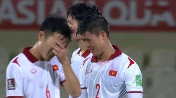 Netizen Việt bình loạn sau trận thua trước ĐT Trung Quốc: Người an ủi động viên, người chỉ trích từ cầu thủ đến thủ môn, người lo xa tới trận mùng 1 Tết luôn rồi - Ảnh 2.