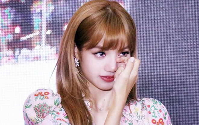 Trước khi bị YG kìm hãm hoạt động, Lisa từng phải mặc lại đồ vũ công Jennie, tố ăn cắp hay miệt thị khiến cả Thái Lan dậy sóng - Ảnh 13. Trước khi bị YG kìm hãm hoạt động, Lisa từng phải mặc lại đồ vũ công Jennie, tố ăn cắp hay miệt thị khiến cả Thái Lan dậy sóng - Ảnh 13.