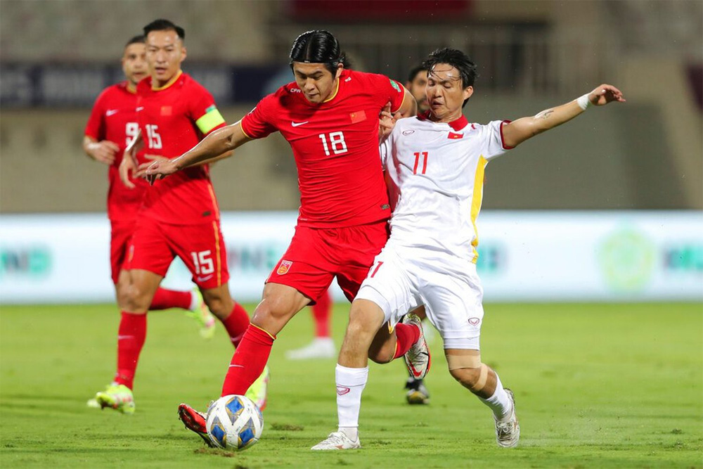 CĐV Đông Nam Á ngỡ ngàng vì màn thể hiện nghẹt thở của cầu thủ Việt trước Trung Quốc - Ảnh 2.