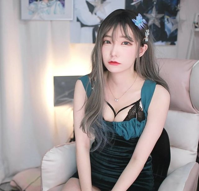 Vì 60k donate của fan, nữ streamer xinh đẹp quyết định làm thử thách chui người qua quạt rồi mắc kẹt, suýt phải gọi cứu hộ tới giúp - Ảnh 7.