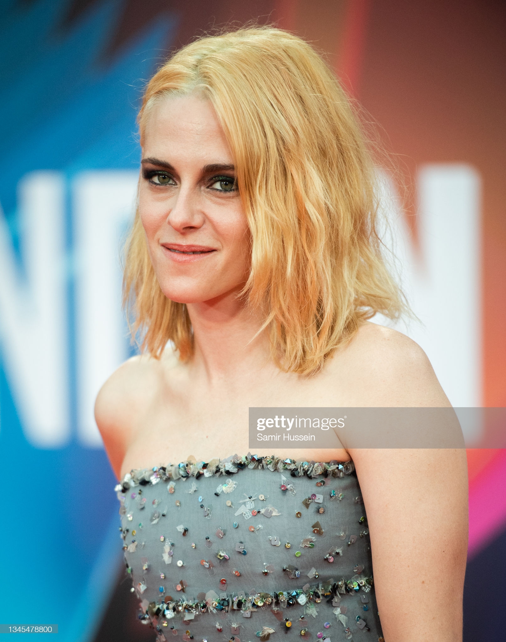 Kristen Stewart trở lại thời kỳ đỉnh cao: Visual sắc như ma cà rồng trên thảm đỏ, chấp cả tá khuyết điểm nhờ thay đổi 1 điều - Ảnh 10. Kristen Stewart trở lại thời kỳ đỉnh cao: Visual sắc như ma cà rồng trên thảm đỏ, chấp cả tá khuyết điểm nhờ thay đổi 1 điều - Ảnh 10.