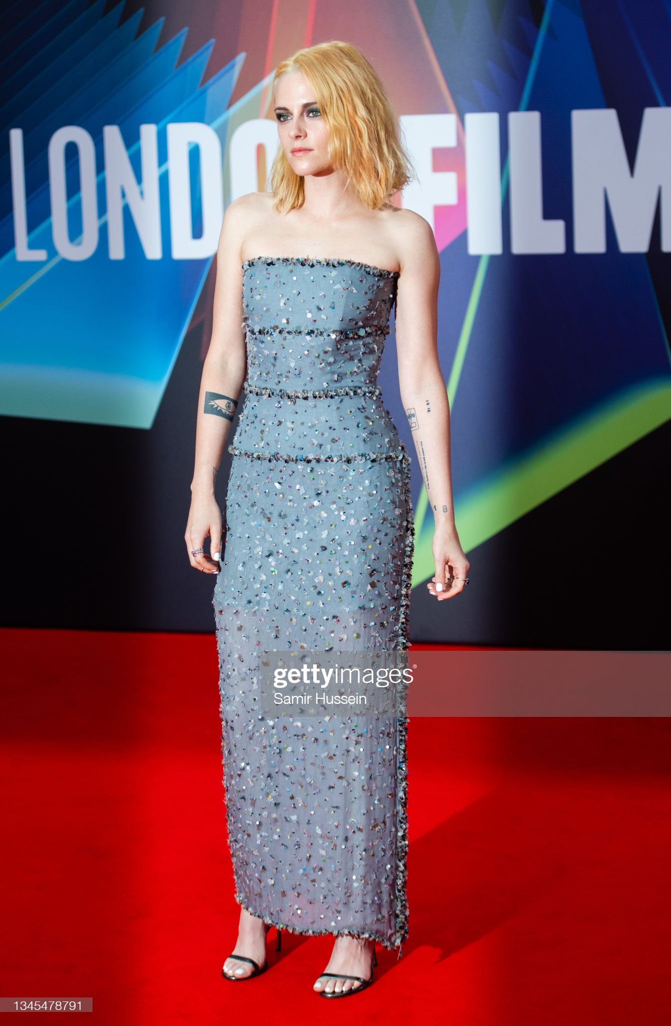 Kristen Stewart trở lại thời kỳ đỉnh cao: Visual sắc như ma cà rồng trên thảm đỏ, chấp cả tá khuyết điểm nhờ thay đổi 1 điều - Ảnh 2. Kristen Stewart trở lại thời kỳ đỉnh cao: Visual sắc như ma cà rồng trên thảm đỏ, chấp cả tá khuyết điểm nhờ thay đổi 1 điều - Ảnh 2.