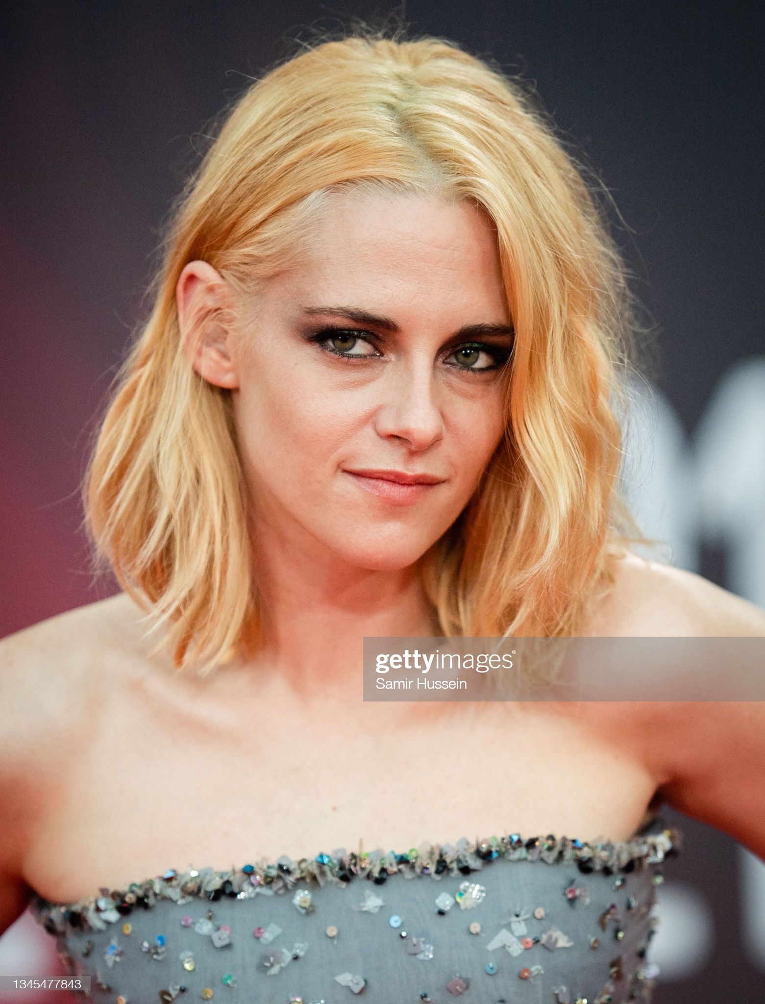 Kristen Stewart trở lại thời kỳ đỉnh cao: Visual sắc như ma cà rồng trên thảm đỏ, chấp cả tá khuyết điểm nhờ thay đổi 1 điều - Ảnh 11. Kristen Stewart trở lại thời kỳ đỉnh cao: Visual sắc như ma cà rồng trên thảm đỏ, chấp cả tá khuyết điểm nhờ thay đổi 1 điều - Ảnh 11.