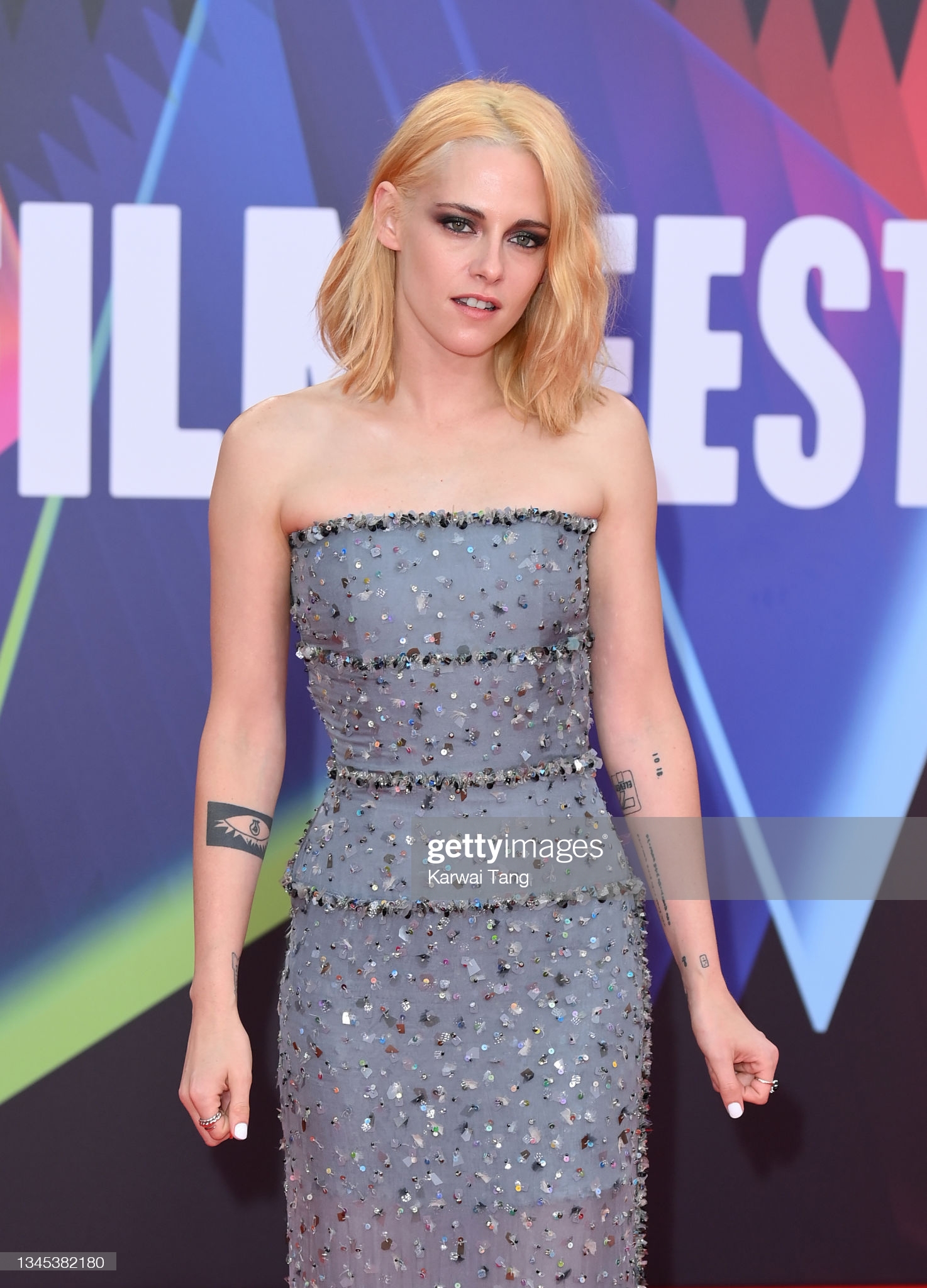 Kristen Stewart trở lại thời kỳ đỉnh cao: Visual sắc như ma cà rồng trên thảm đỏ, chấp cả tá khuyết điểm nhờ thay đổi 1 điều - Ảnh 6. Kristen Stewart trở lại thời kỳ đỉnh cao: Visual sắc như ma cà rồng trên thảm đỏ, chấp cả tá khuyết điểm nhờ thay đổi 1 điều - Ảnh 6.