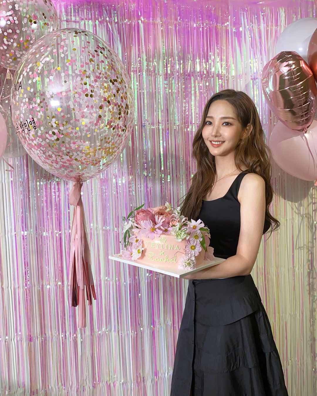 Mặt nữ hoàng dao kéo Park Min Young bị sao thế này? - Ảnh 2. Mặt nữ hoàng dao kéo Park Min Young bị sao thế này? - Ảnh 2.