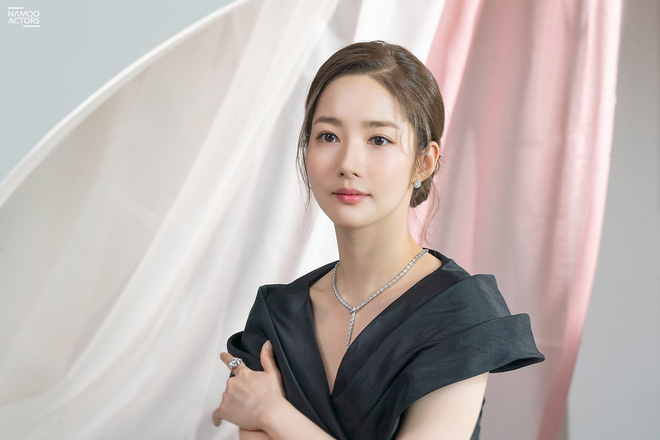 Mặt nữ hoàng dao kéo Park Min Young bị sao thế này? - Ảnh 7. Mặt nữ hoàng dao kéo Park Min Young bị sao thế này? - Ảnh 7.