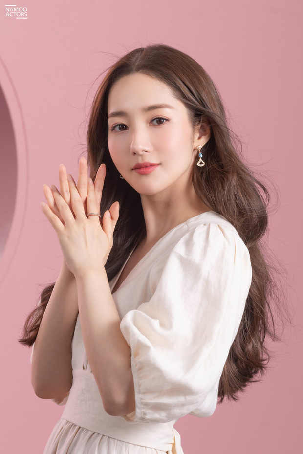 Mặt nữ hoàng dao kéo Park Min Young bị sao thế này? - Ảnh 8. Mặt nữ hoàng dao kéo Park Min Young bị sao thế này? - Ảnh 8.