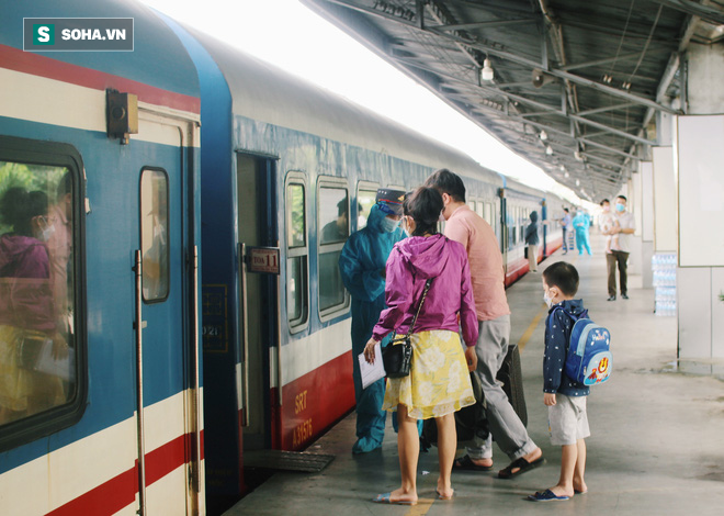 Em trai &ocirc;m ba l&ocirc; tro cốt của anh l&ecirc;n t&agrave;u: Lần n&agrave;o về qu&ecirc; anh ấy cũng đi c&ugrave;ng t&ocirc;i, giờ th&igrave; chẳng c&ograve;n nữa... - Ảnh 6.