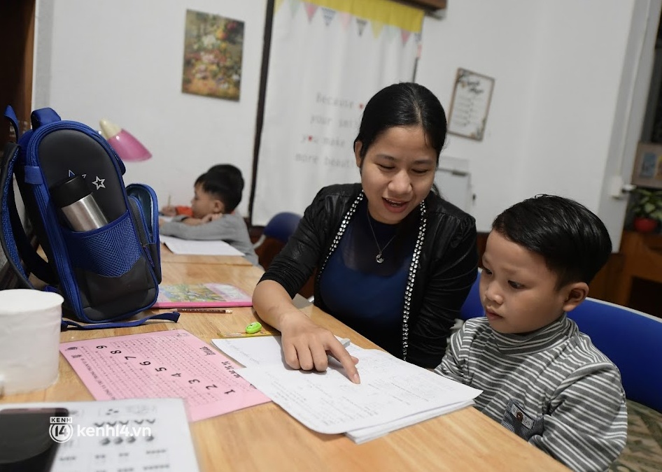 Ấm lòng đôi vợ chồng bán vịt nuôi 7 đứa trẻ mồ côi: “Khi trưởng thành, các con có thể về quê, tự do theo đuổi ước mơ” - Ảnh 3.