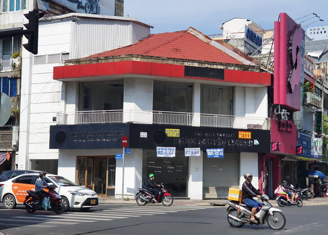 Starbucks, Trung Nguyên, The Coffee House rời đất vàng: Ai rồi cũng xuống đường bán dạo - Ảnh 3.