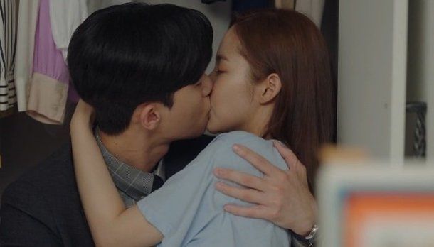 6 bà hoàng cảnh hôn của phim Hàn: Son Ye Jin vừa hôn vừa lăn giường bạo liệt nhưng vẫn thua xa trùm cuối - Ảnh 3.