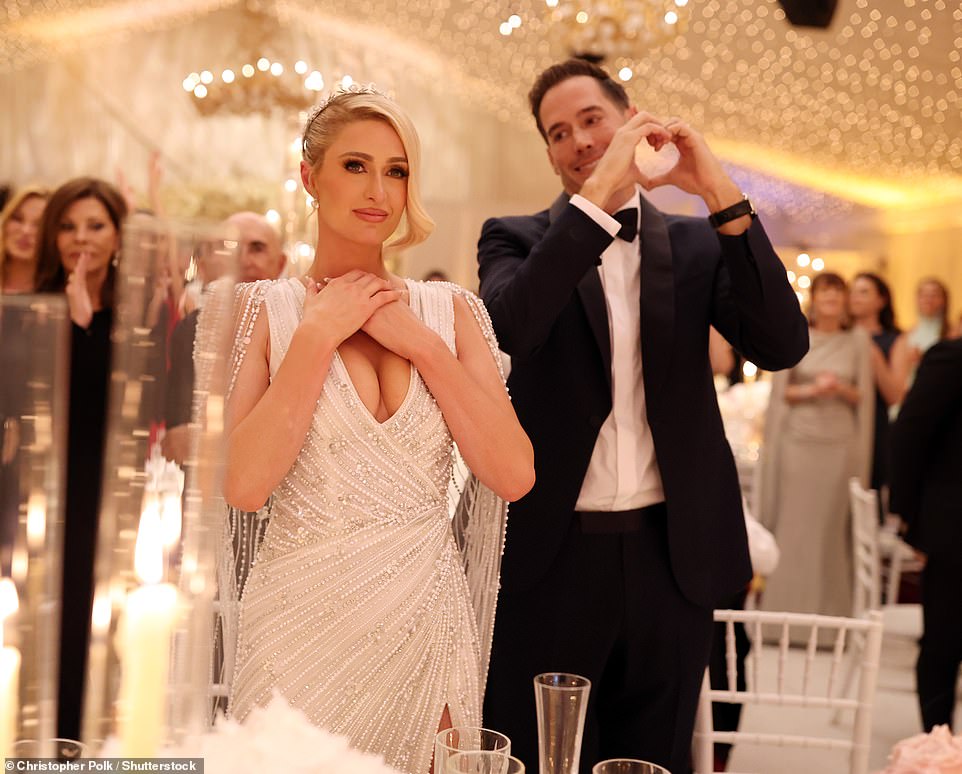 Siêu đám cưới Paris Hilton: Cô dâu thay 4 bộ váy lồng lộn, Kim Kardashian và dàn khách mời hạng A chặt chém xôi thịt ở khu đất 1300 tỷ - Ảnh 10.