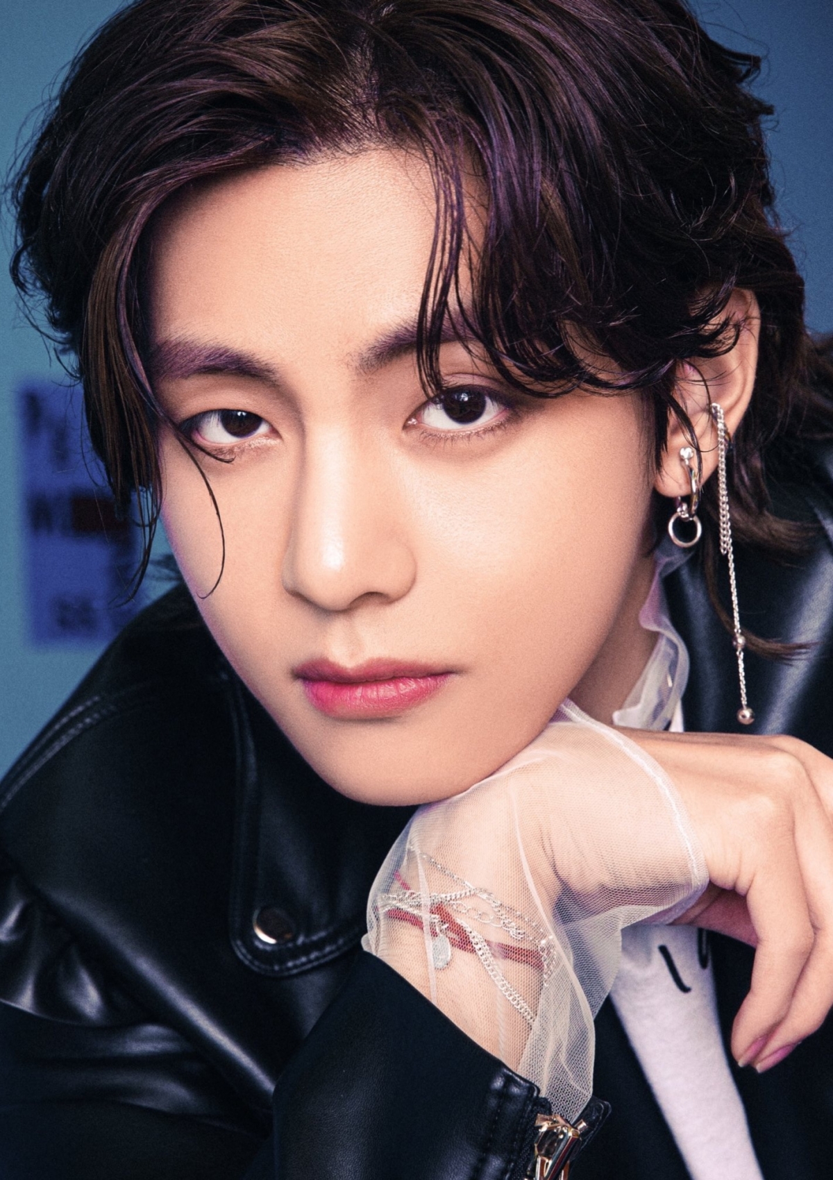 V (BTS) tự c&ocirc;ng khai chiếc thẻ đen quyền lực nhất H&agrave;n Quốc, chỉ 1000 người c&oacute; thể sở hữu, phải đ&aacute;p ứng nhiều y&ecirc;u cầu với t&agrave;i sản khủng! - Ảnh 1.