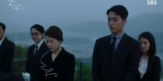 Now, We Are Breaking Up tập 2: Song Hye Kyo cưỡng h&ocirc;n Jang Ki Yong, chị l&agrave; bad girl tr&ecirc;u đ&ugrave;a trai trẻ đấy ư? - Ảnh 6.
