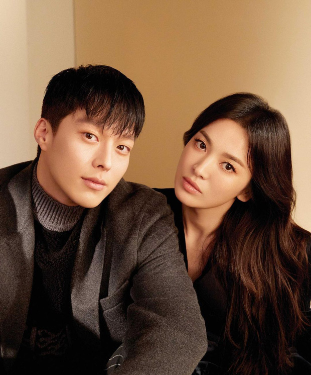 Muốn xỉu vì Song Hye Kyo và tình mới Jang Ki Yong kề mặt sát màn hình, trời ơi nhìn làn da của 2 cực phẩm nhan sắc đi! - Ảnh 4.