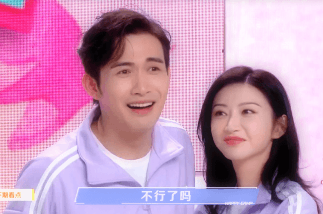 Trong l&uacute;c Angela Baby n&eacute; t&igrave;nh cũ như n&eacute; t&agrave;, 1 cặp đ&ocirc;i ph&aacute;t cẩu lương rợp trời với loạt khoảnh khắc &ldquo;&aacute;m muội&rdquo; g&acirc;y b&atilde;o ở đ&ecirc;m hội - Ảnh 8.