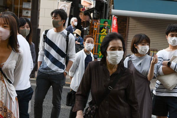 Sang Nhật Bản mà đeo khẩu trang màu đen kiểu gì cũng bị soi, vì sao lại có sự kỳ thị này? - Ảnh 1.