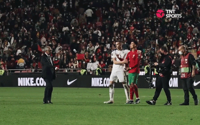 Ronaldo nổi giận đùng đùng, xả cơn thịnh nộ khi giáp mặt ông thầy sau trận thua cay đắng khiến Bồ Đào Nha mất vé dự World Cup - Ảnh 2.