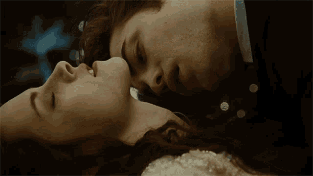 Cặp đôi Twilight hoá ra phải kiểm tra phản ứng hoá học để có vai: Chàng Edward đã làm gì mà nàng Bella lại mềm nhũn cả người? - Ảnh 2.