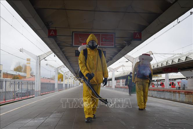 Chuy&ecirc;n gia Nga dự đo&aacute;n 3 kịch bản diễn biến COVID-19 - Ảnh 1.