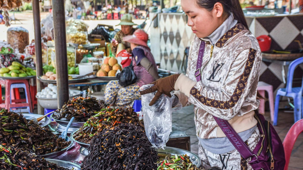 A-Ping - đặc sản trứ danh của Campuchia khiến nhiều du khách vừa nhìn liền muốn bỏ chạy - Ảnh 7. A-Ping - đặc sản trứ danh của Campuchia khiến nhiều du khách vừa nhìn liền muốn bỏ chạy - Ảnh 7.