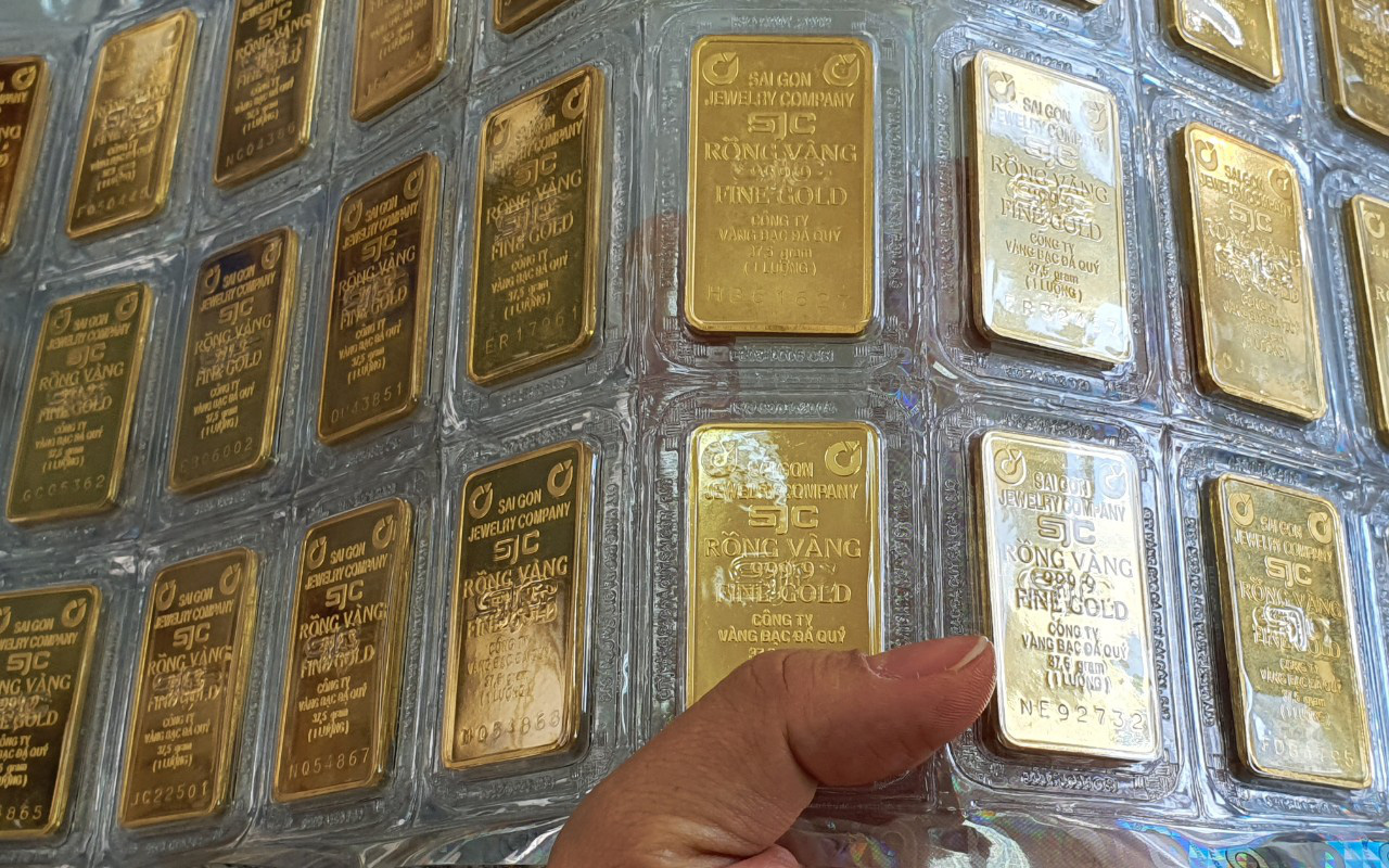 Giá vàng trong nước vượt mốc 62 triệu đồng/lượng - Ảnh 1.