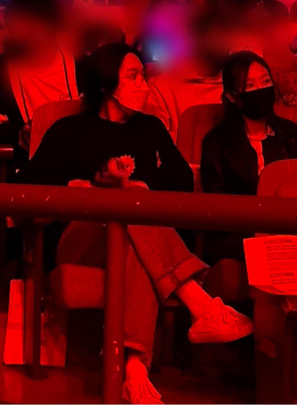 Mino như bê cả Kbiz đến concert: Jennie lộ mặt mộc, BLACKPINK - TWICE đụng độ, Ahn Jae Hyun và dàn idol khủng YG - JYP hội tụ - Ảnh 5. Mino như bê cả Kbiz đến concert: Jennie lộ mặt mộc, BLACKPINK - TWICE đụng độ, Ahn Jae Hyun và dàn idol khủng YG - JYP hội tụ - Ảnh 5.