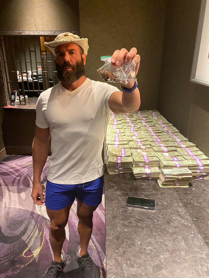 Dan Bilzerian: Hành trình từ tên lính thủy đánh bộ vô danh tới ông hoàng trong làng giải trí nhờ Poker - Ảnh 1.