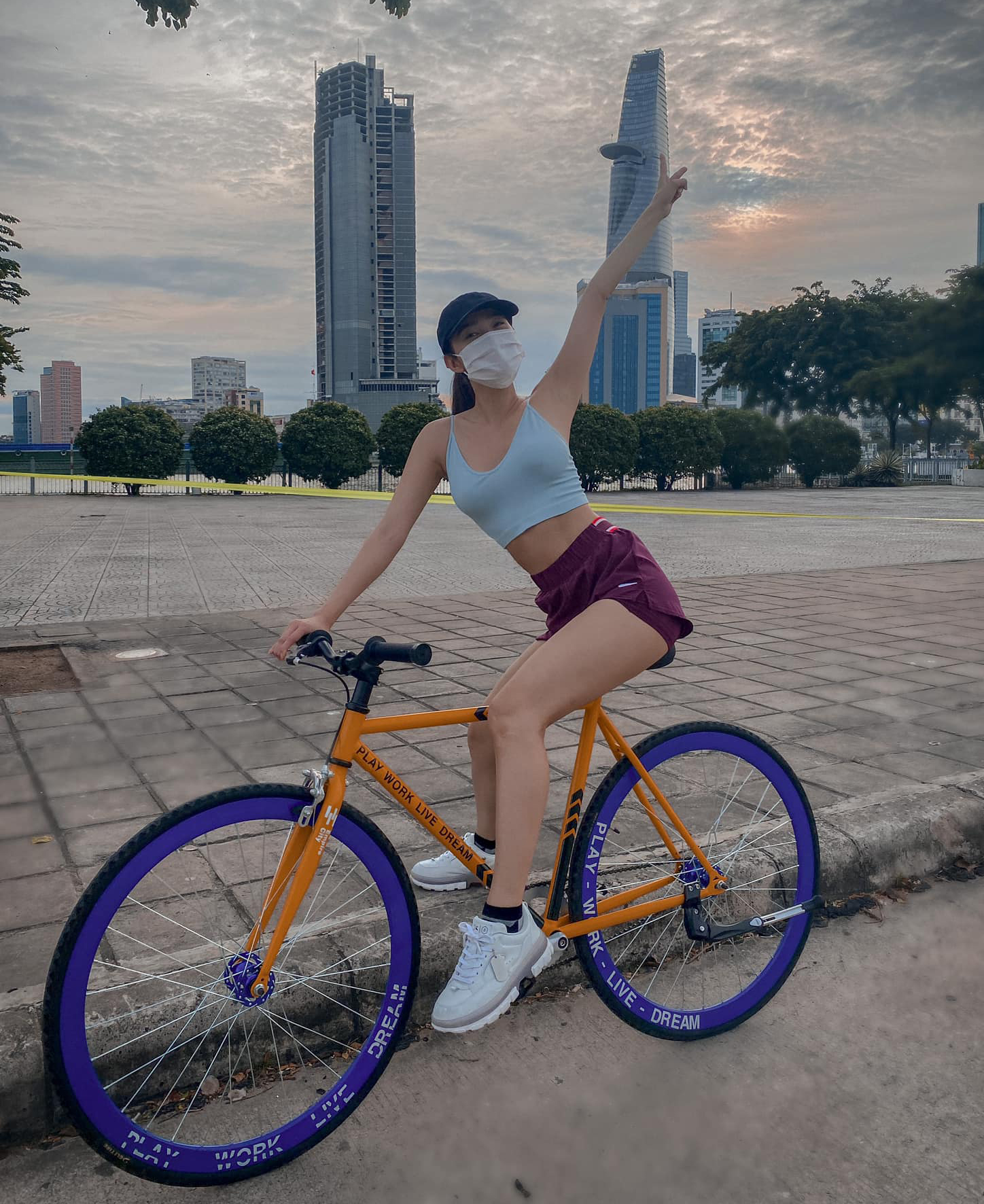 Cùng xem những bức ảnh độc đáo khi chụp ảnh với xe đạp, bằng cách đưa xe đạp vào khung hình, tạo nên những góc nhìn mới lạ cho bức ảnh.