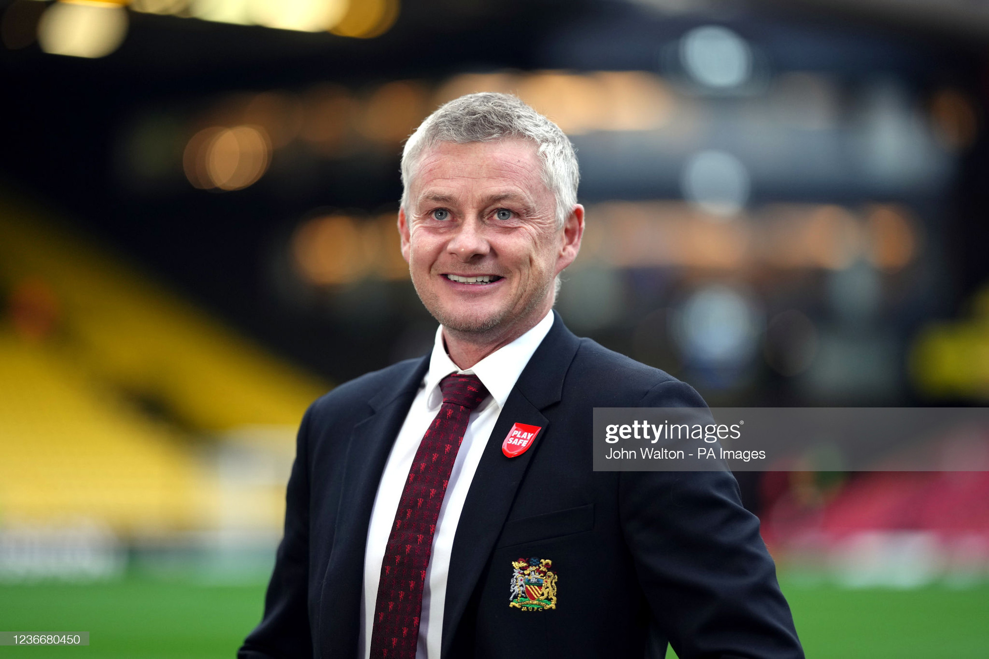 THẢM HỌA cho SOLSKJAER: Maguire tấu hài và ăn thẻ đỏ, MU đại bại 1-4 trước Watford - Ảnh 16.