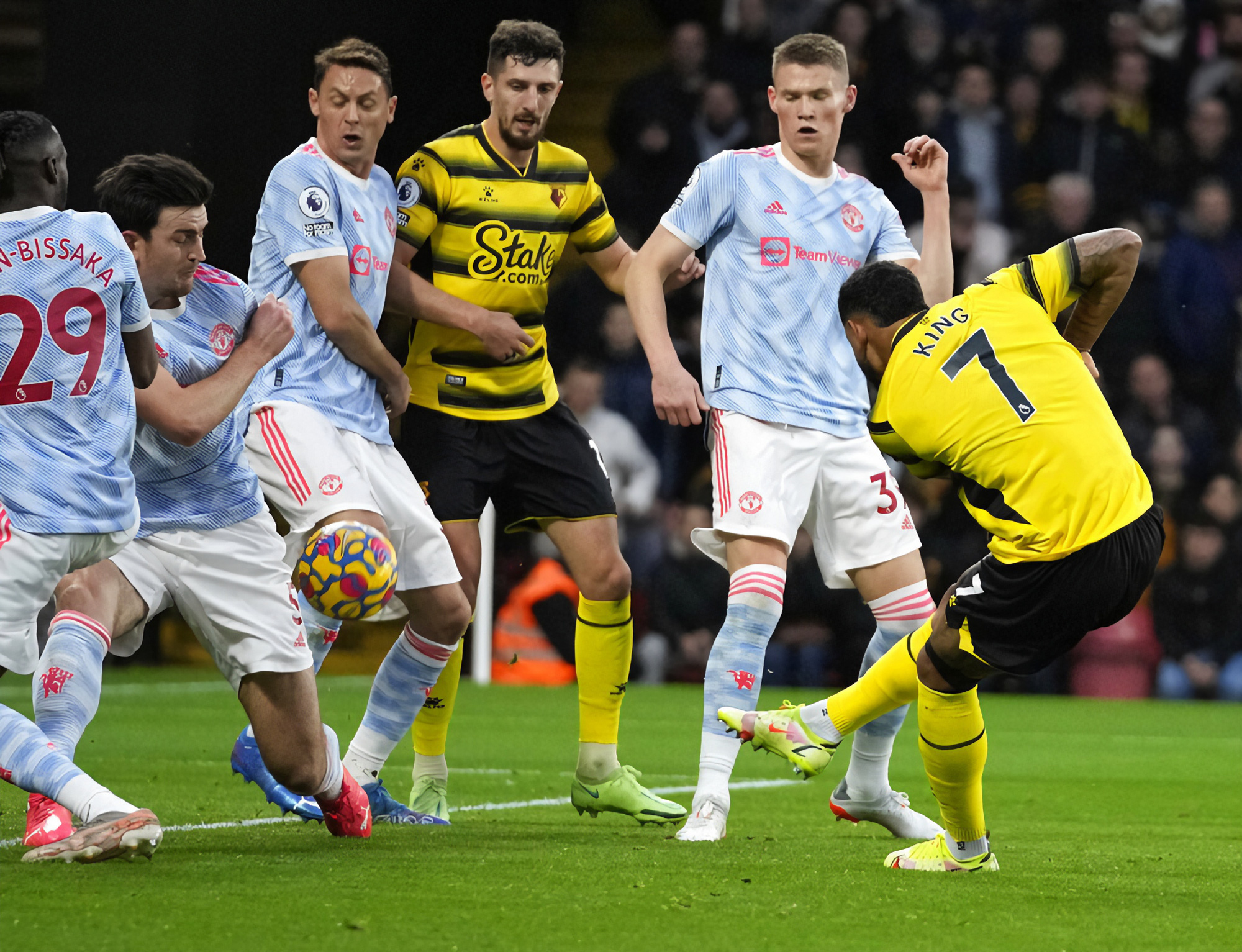 THẢM HỌA cho SOLSKJAER: Maguire tấu hài và ăn thẻ đỏ, MU đại bại 1-4 trước Watford - Ảnh 11.