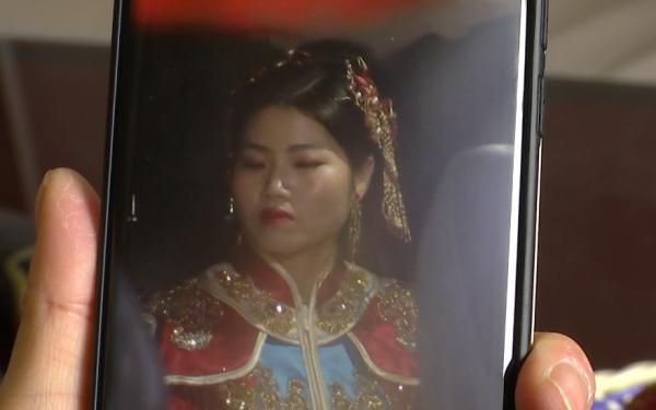 Chi 18 triệu chụp ph&oacute;ng sự cưới, c&ocirc; d&acirc;u kh&oacute;c th&eacute;t khi nh&igrave;n thấy dung nhan của bản th&acirc;n, ch&uacute; rể to&eacute;t mắt xem 800 ảnh vẫn kh&ocirc;ng chọn nổi 20 tấm ra hồn - Ảnh 1.