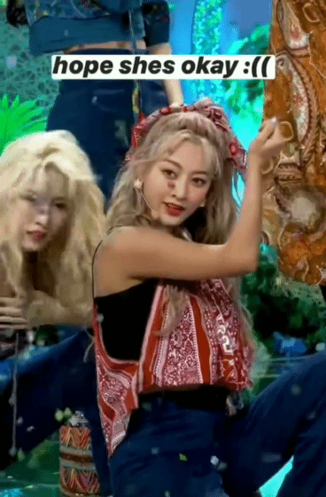 1 vũ đạo của TWICE kh&oacute; đến mức nhảy xong l&agrave; chẳng đi nổi, vậy m&agrave; Jeongyeon vỡ đĩa đệm cổ vẫn biểu diễn ngon l&agrave;nh - Ảnh 9.