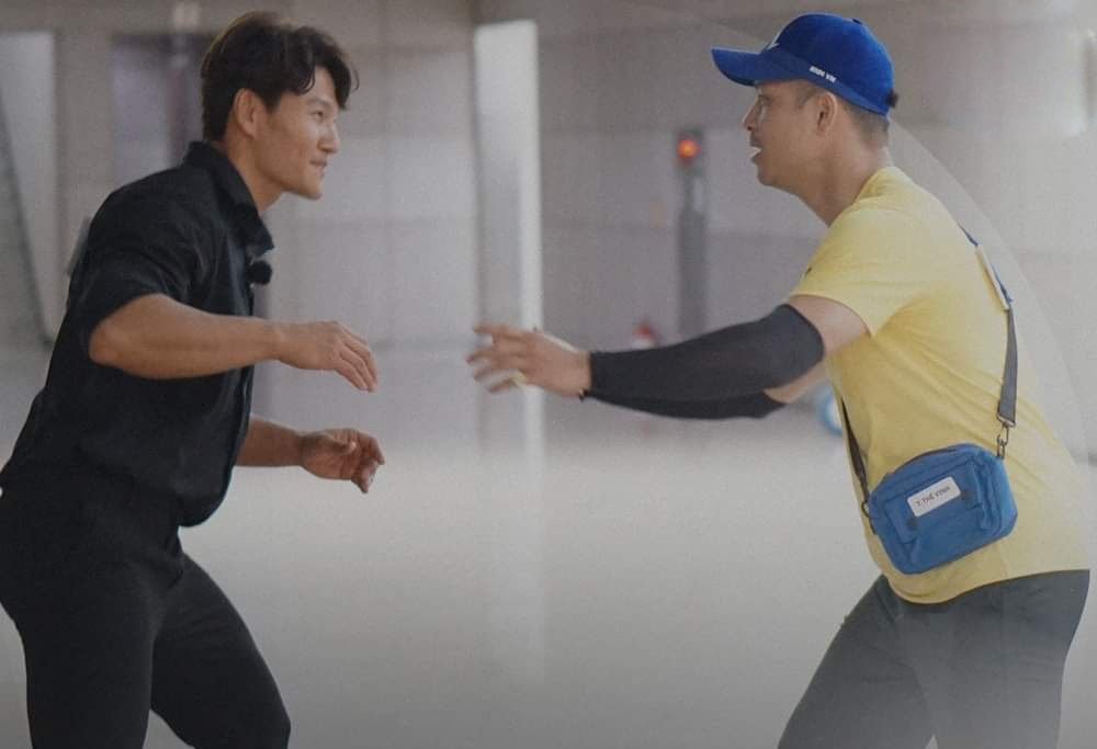Lan Ngọc bị Kim Jong Kook nhấc bổng, biểu cảm bất lực nhưng... đầy mãn nguyện! - Ảnh 5. Lan Ngọc bị Kim Jong Kook nhấc bổng, biểu cảm bất lực nhưng... đầy mãn nguyện! - Ảnh 5.