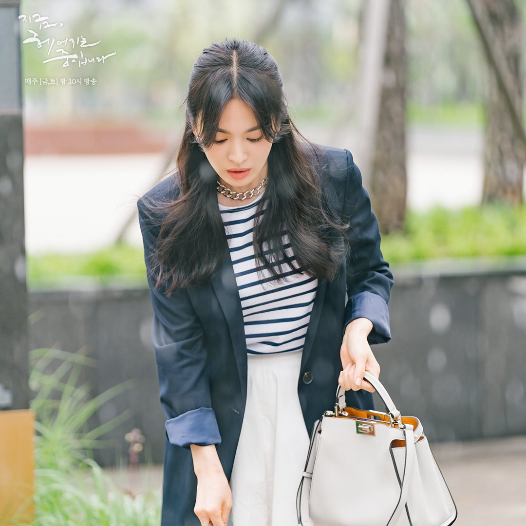 Rating phim của Song Hye Kyo đột ngột giảm nhẹ, đối thủ cổ trang sắp vượt mặt tới nơi! - Ảnh 1. Rating phim của Song Hye Kyo đột ngột giảm nhẹ, đối thủ cổ trang sắp vượt mặt tới nơi! - Ảnh 1.