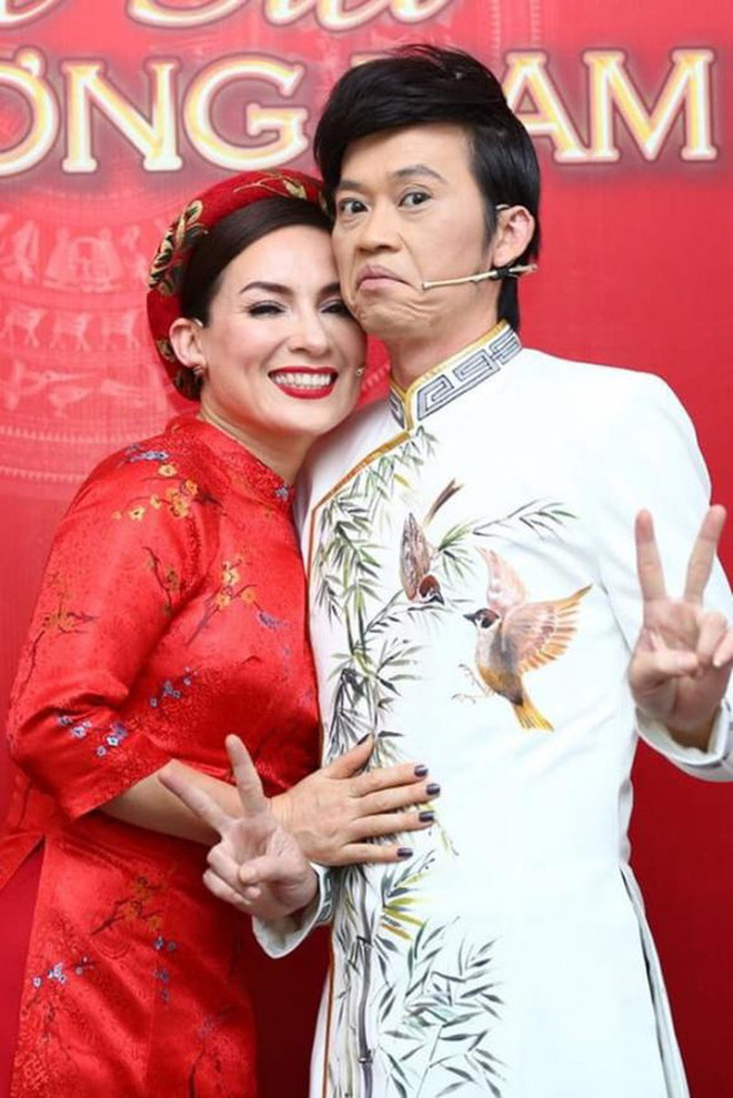 Rầm rộ h&igrave;nh ảnh NS Ho&agrave;i Linh lặng lẽ đứng ngo&agrave;i dự đ&aacute;m tang của cố ca sĩ Phi Nhung, thực hư l&agrave; g&igrave;? - Ảnh 8.