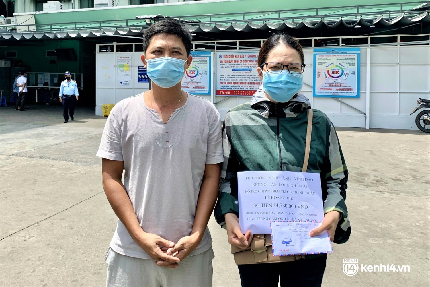 Hé lộ chân dung người thầy đứng sau những điều nhỏ bé dễ thương ở Đà Nẵng: Làm bảng chỉ đường cho bà con hồi hương, 10 năm từ thiện âm thầm - Ảnh 5. Hé lộ chân dung người thầy đứng sau những điều nhỏ bé dễ thương ở Đà Nẵng: Làm bảng chỉ đường cho bà con hồi hương, 10 năm từ thiện âm thầm - Ảnh 5.