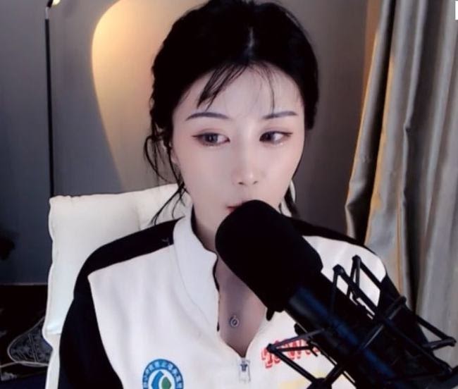 Nữ streamer bị người theo dõi chỉ trích vì lạm dụng makeup và filter quá đà, mặt mộc khác xa hoàn toàn lúc livetream - Ảnh 7.