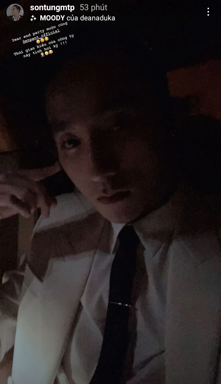 Giữa tin đồn chuẩn bị cưới vợ, Sơn T&ugrave;ng l&ecirc;n đồ bảnh bao lộ diện trong ng&agrave;y đặc biệt, liệu Hải T&uacute; c&oacute; s&aacute;nh đ&ocirc;i? - Ảnh 2.