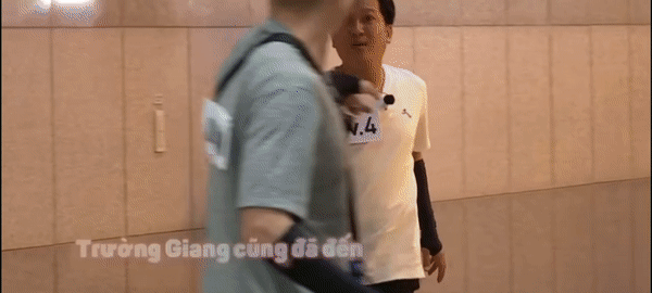 Ai cũng hốt hoảng, vội n&eacute; khi thấy Kim Jong Kook nhưng v&igrave; sao Th&uacute;y Ng&acirc;n lại lao thẳng v&agrave;o v&ugrave;ng nguy hiểm? - Ảnh 4.
