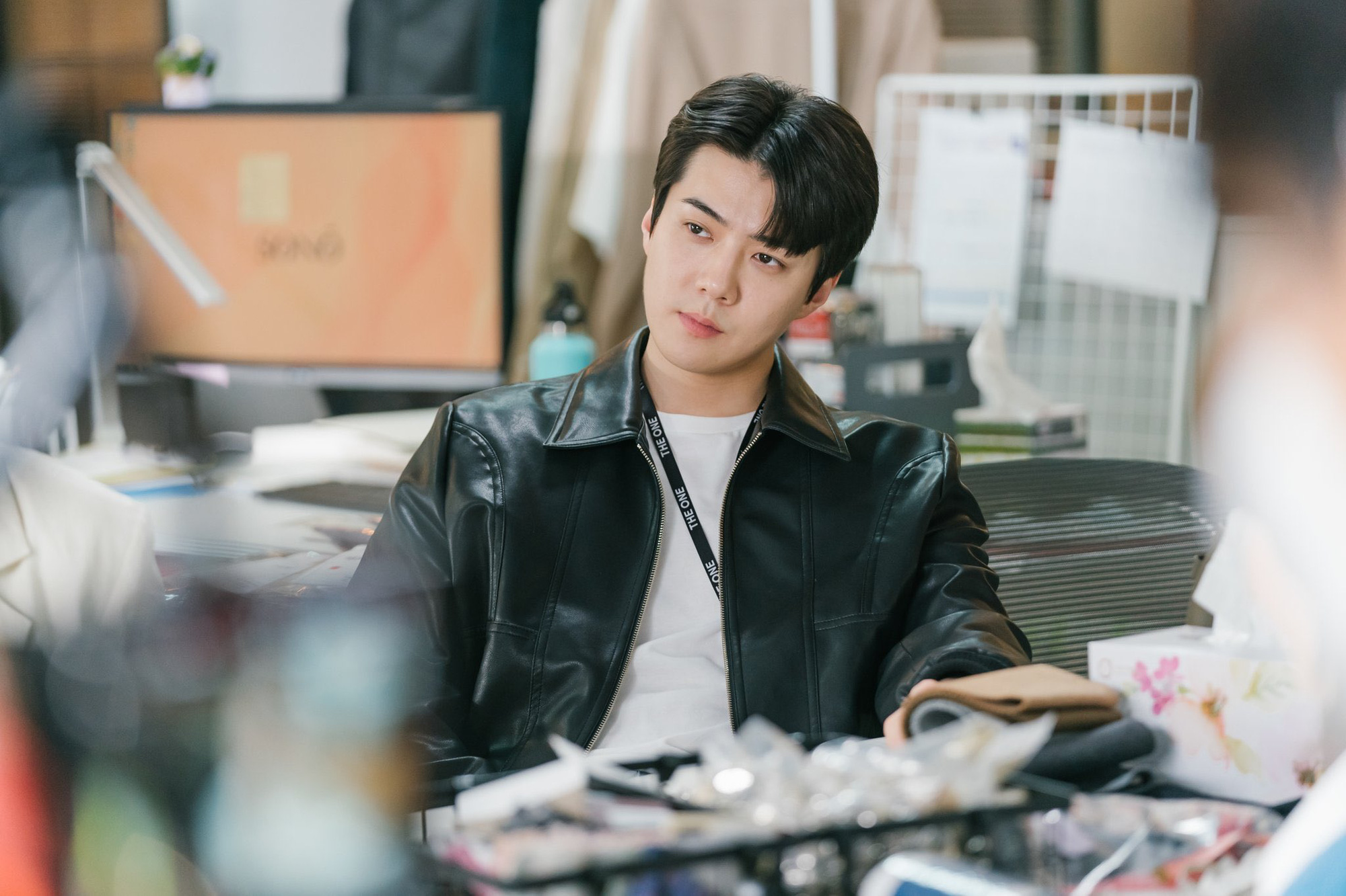 Nam thần Kpop Sehun (EXO) vừa xuất hiện bên Song Hye Kyo đã gây bão, visual như tổng tài ngôn tình làm fan chết đứng! - Ảnh 8. Nam thần Kpop Sehun (EXO) vừa xuất hiện bên Song Hye Kyo đã gây bão, visual như tổng tài ngôn tình làm fan chết đứng! - Ảnh 8.