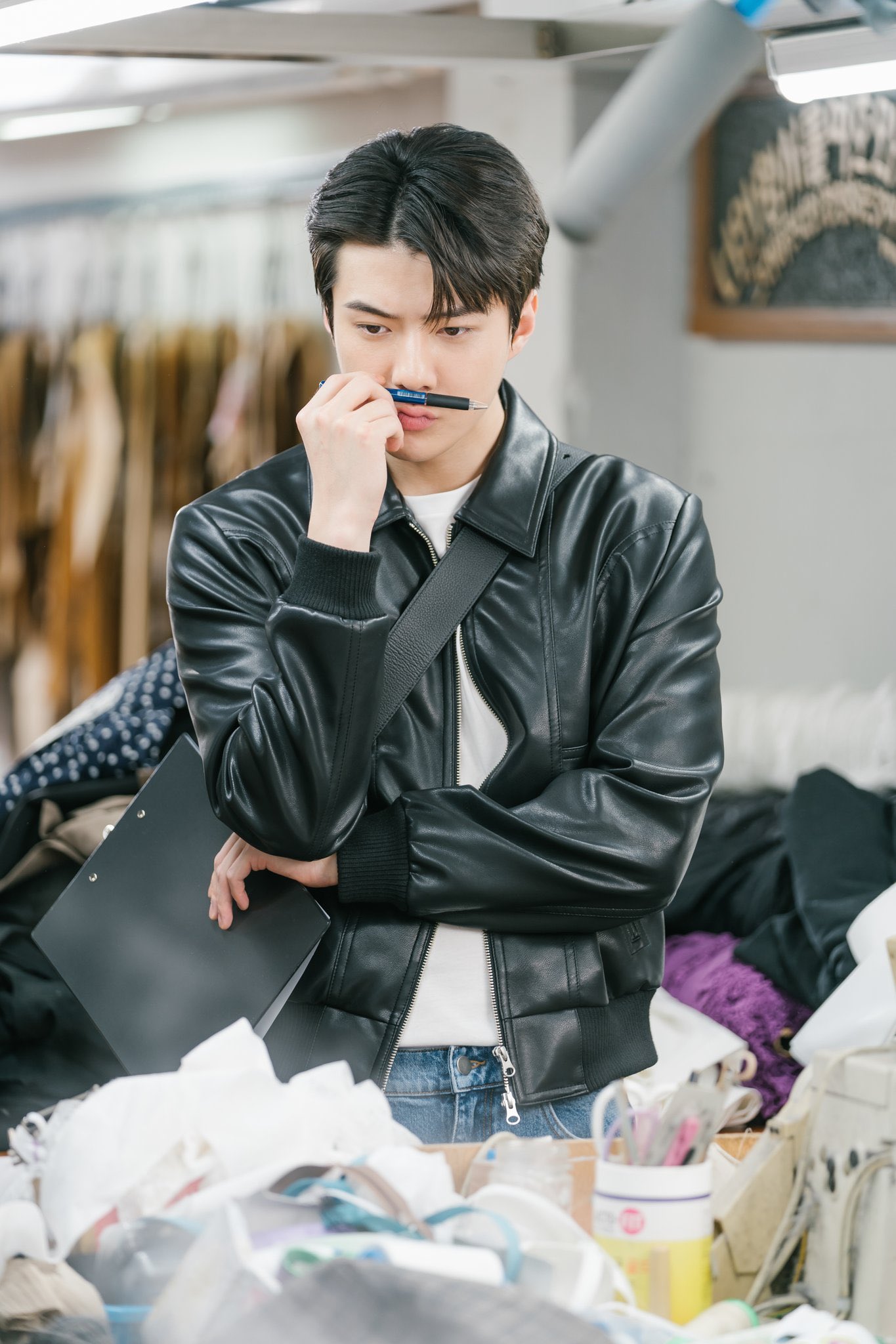 Nam thần Kpop Sehun (EXO) vừa xuất hiện bên Song Hye Kyo đã gây bão, visual như tổng tài ngôn tình làm fan chết đứng! - Ảnh 7. Nam thần Kpop Sehun (EXO) vừa xuất hiện bên Song Hye Kyo đã gây bão, visual như tổng tài ngôn tình làm fan chết đứng! - Ảnh 7.