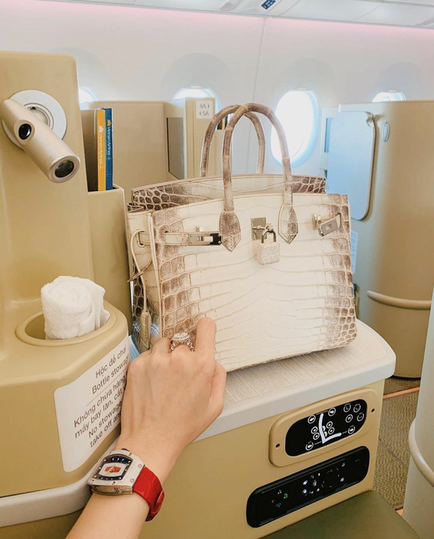 Lệ Quyên xì tin xuống phố: Phụ kiện sương sương giá trị hàng tỷ đồng nhưng hình như có gì đó sai sai? - Ảnh 8.
