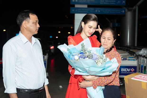 Vừa lên đường chinh chiến Miss World, Đỗ Hà đã gặp phải sự cố đầu tiên - Ảnh 4.