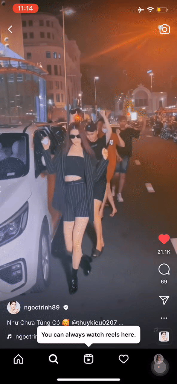 Nhảy nhót tưng bừng giữa đường cùng hội chị em, Ngọc Trinh bị netizen phản đối vì 1 điều cực nguy hiểm  - Ảnh 2.