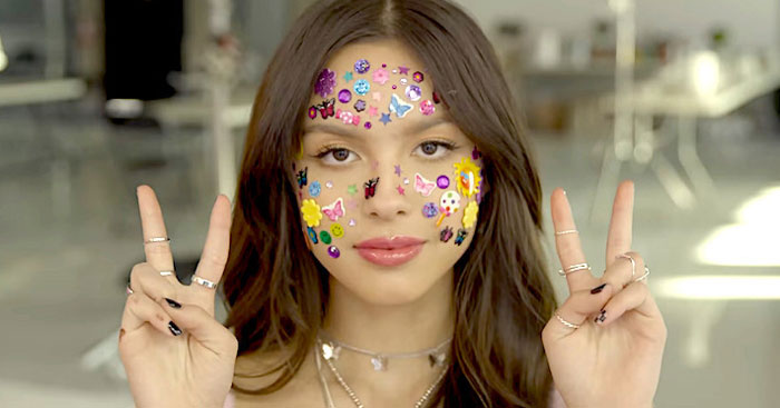 T&acirc;n binh Gen Z cũng c&oacute; this c&oacute; that: Người k&iacute;n m&iacute;t từ đầu đến ch&acirc;n sau cũng quay xe, kẻ vừa 18 đ&atilde; hở bạo bỏng mắt - Ảnh 1.