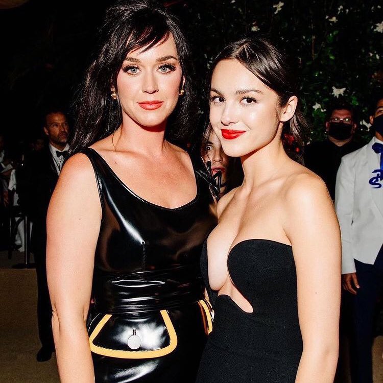 T&acirc;n binh Gen Z cũng c&oacute; this c&oacute; that: Người k&iacute;n m&iacute;t từ đầu đến ch&acirc;n sau cũng quay xe, kẻ vừa 18 đ&atilde; hở bạo bỏng mắt - Ảnh 8.