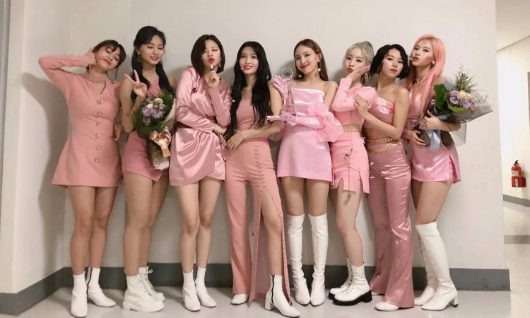 TWICE đã phá vỡ lời nguyền sến súa với tông hồng trong lần xuất hiện gần đây nhất! - Ảnh 1.